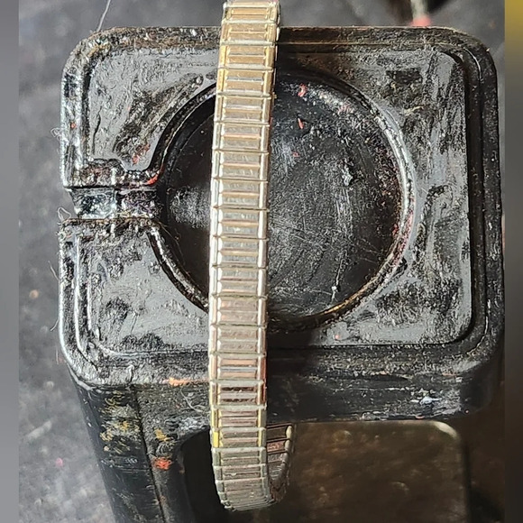 Vintage 40s or 50s Buren 17 Jewel Ladies watch - Picture 5 of 8